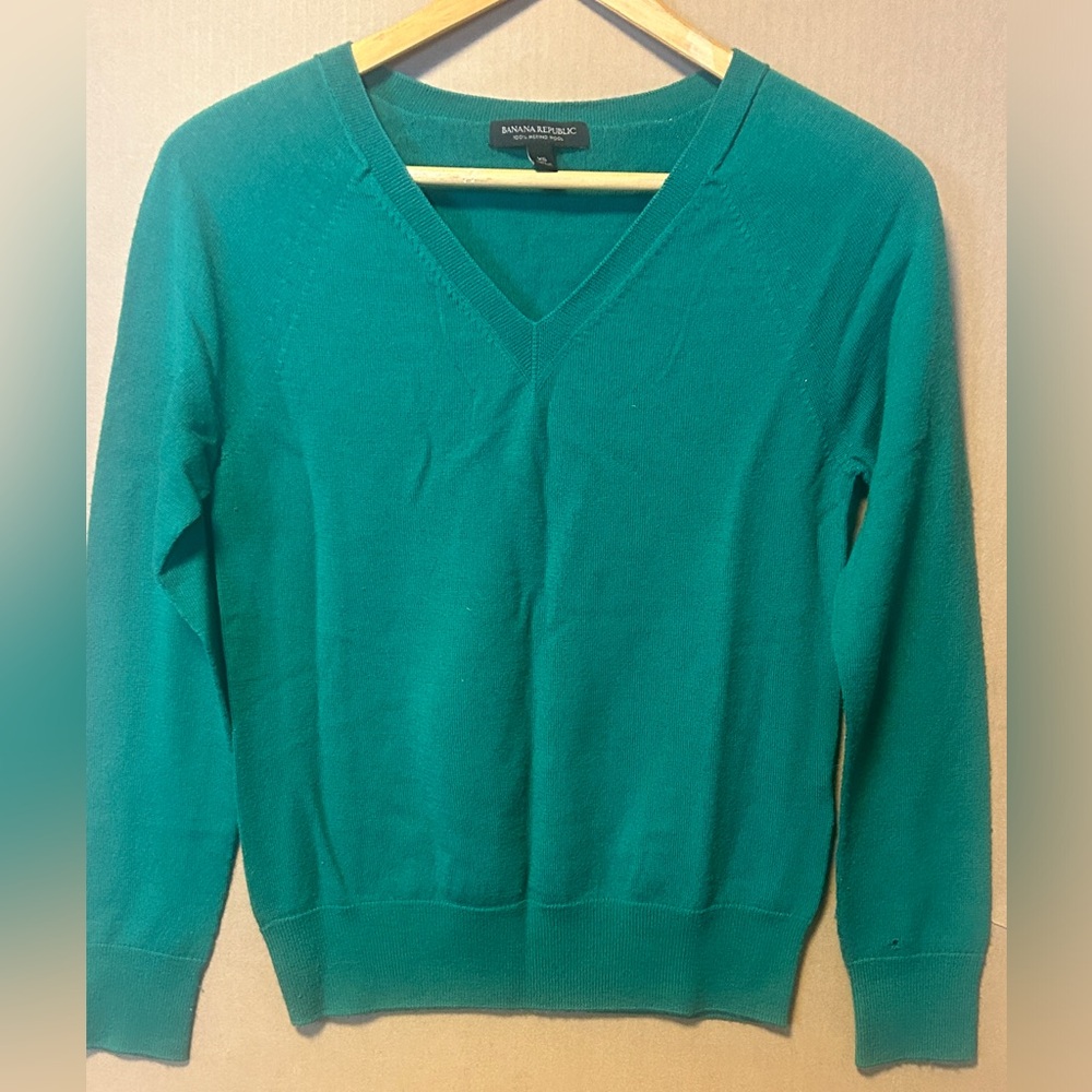 Thin v neck sweater